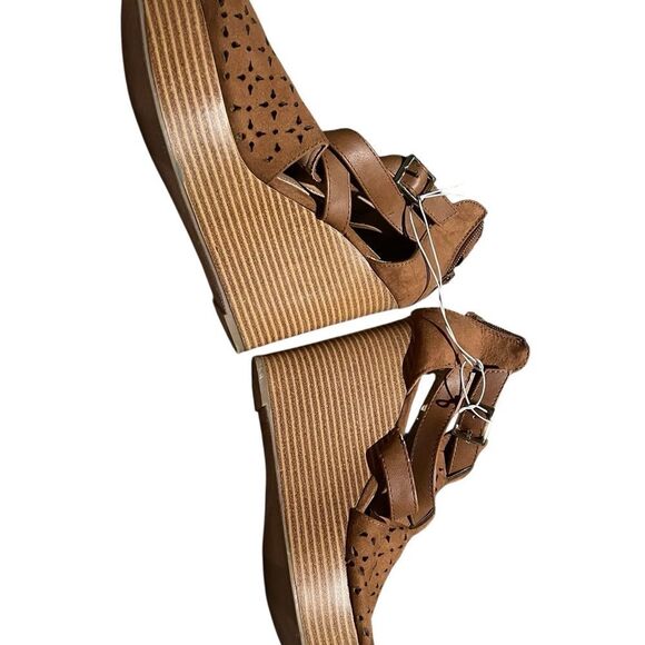 Report new never worn size 8 Brown Strappy Sandals wedge - Picture 3 of 3